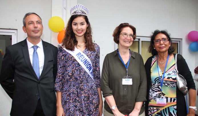 Lionel Calenge, directeur du CHU de La Réunion, Ambre N'guyen, Suzanne Cosals, directrice du CHU Félix Guyon, et Tayéba Moullan, présidente de Sourire de l'Enfant