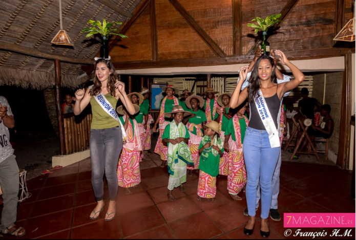 Elles ont essayé de danser avec une bouteille sur la tête... Elles ont essayé de danser avec une bouteille sur la tête...