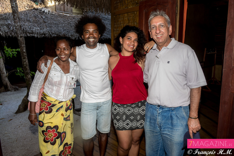 Olive, guide, Sylvain, gérant du Palmarium, Amina Mansoor et Aziz Patel Olive, guide, Sylvain, gérant du Palmarium, Amina Mansoor et Aziz Patel