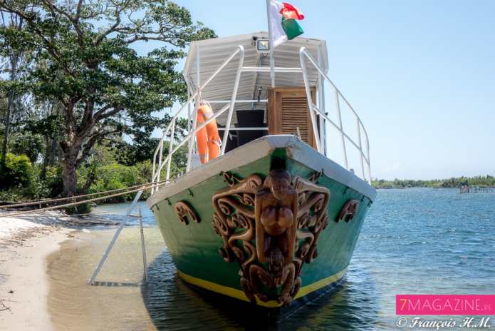 La Reine Tina... La Reine Tina...