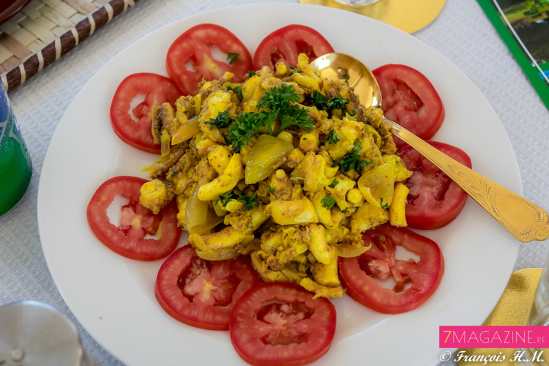 Ambre N'guyen et Raïssa Cadarsi à bord de la Reine Tina à Madagascar Ambre N'guyen et Raïssa Cadarsi à bord de la Reine Tina à Madagascar