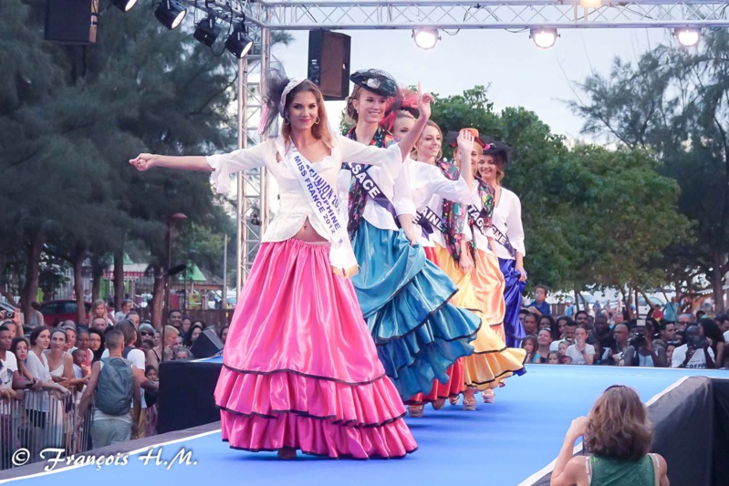 Défilé des candidates Miss France 2017 à Saint-Pierre