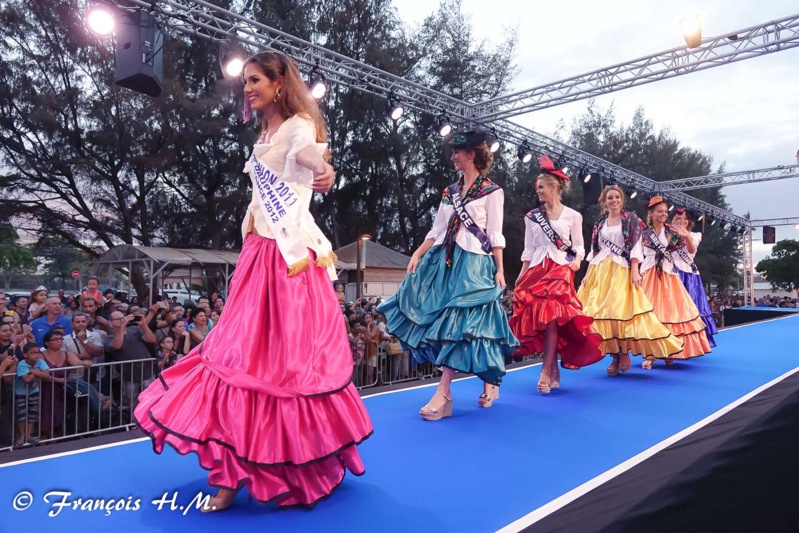 Défilé des candidates Miss France 2017 à Saint-Pierre