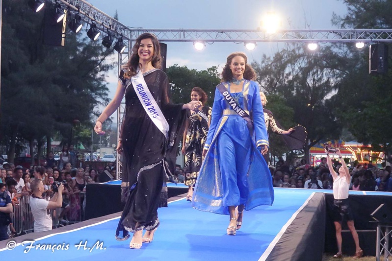 Défilé des candidates Miss France 2017 à Saint-Pierre
