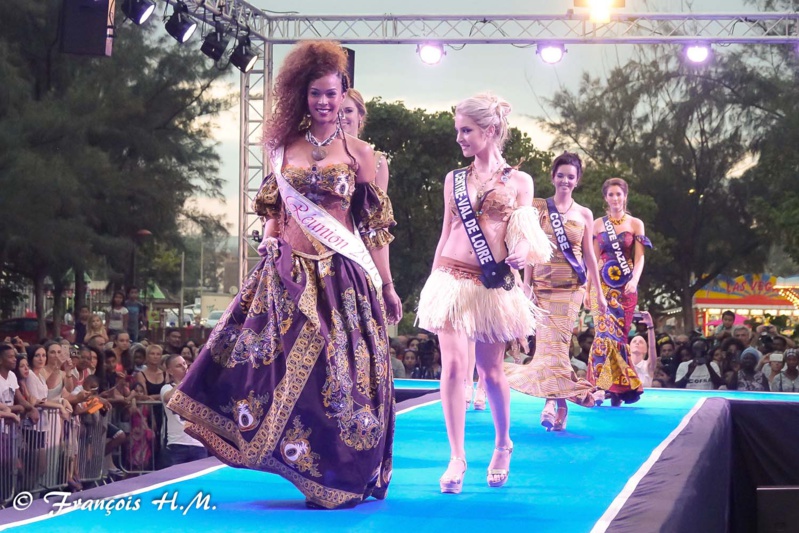 Défilé des candidates Miss France 2017 à Saint-Pierre