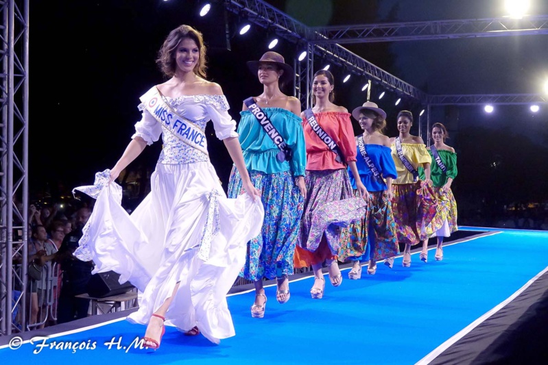 Défilé des candidates Miss France 2017 à Saint-Pierre