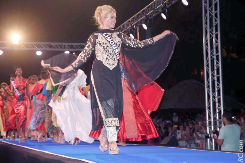 Défilé des candidates Miss France 2017 à Saint-Pierre