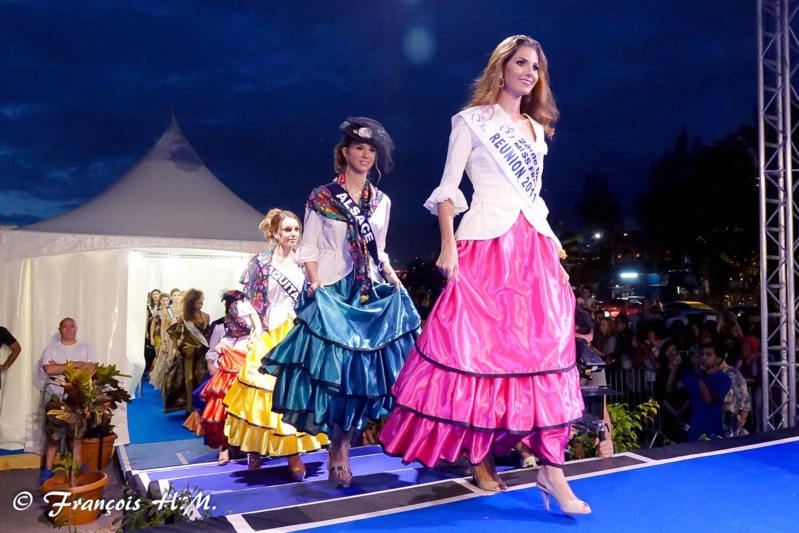 Défilé des candidates Miss France 2017 à Saint-Pierre