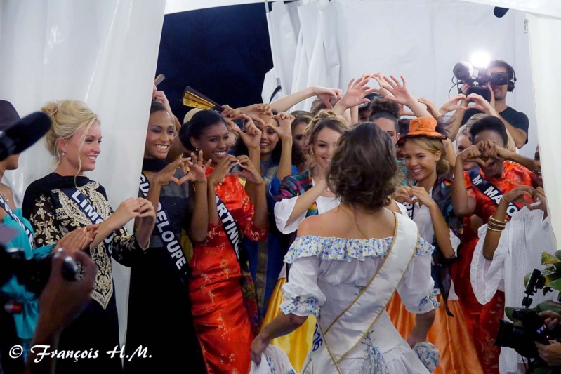 Défilé des candidates Miss France 2017 à Saint-Pierre Défilé des candidates Miss France 2017 à Saint-Pierre