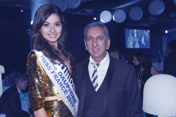 "Je suis très fier du résultat d'Ambre" a dit Aziz Patel, le délégué Miss France pour La Réunion "Je suis très fier du résultat d'Ambre" a dit Aziz Patel, le délégué Miss France pour La Réunion