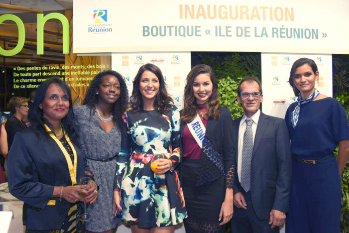 Les agents de l'Antenne de Paris et de la Boutique: Marie Zitte, Pôle social de l'Antenne de Paris, Tania Imache, chargée de communication, Emilija Djordjevic, Responsable de la Boutique & Import, Jean-François Hoareau, Responsable Filière Bois de Goyavier, Ophélie Sommer, animatrice culturelle Les agents de l'Antenne de Paris et de la Boutique: Marie Zitte, Pôle social de l'Antenne de Paris, Tania Imache, chargée de communication, Emilija Djordjevic, Responsable de la Boutique & Import, Jean-François Hoareau, Responsable Filière Bois de Goyavier, Ophélie Sommer, animatrice culturelle