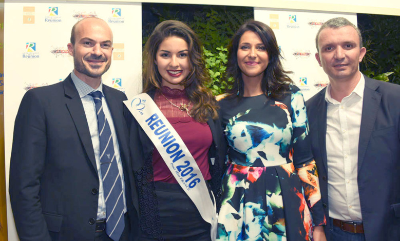 Willy Ethève, directeur de l'IRT, Ambre N'guyen, Emilija, employée de la boutique, et Christophe Adam du groupe LUX Ile de la Réunion Willy Ethève, directeur de l'IRT, Ambre N'guyen, Emilija, employée de la boutique, et Christophe Adam du groupe LUX Ile de la Réunion