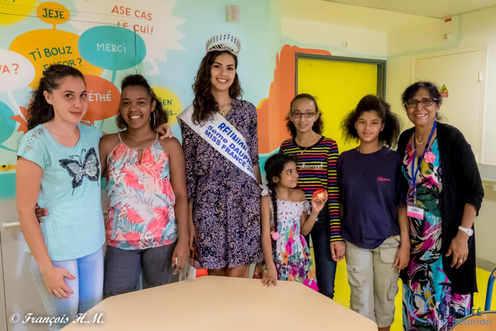 Ambre N'Guyen fête la Saint-Valentin avec les enfants malades