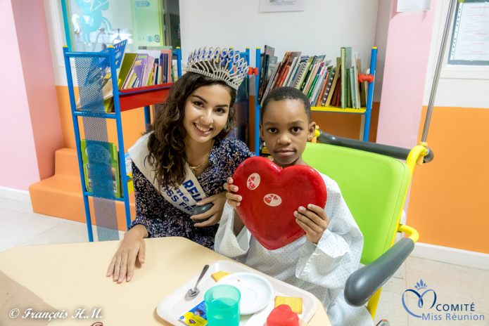 Ambre N'Guyen fête la Saint-Valentin avec les enfants malades