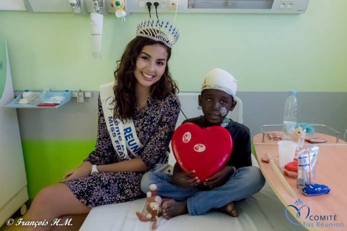 Ambre N'Guyen fête la Saint-Valentin avec les enfants malades