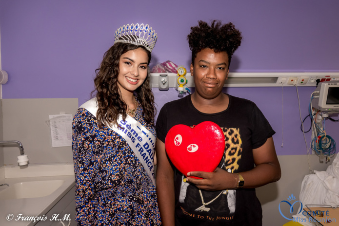 Ambre N'Guyen fête la Saint-Valentin avec les enfants malades
