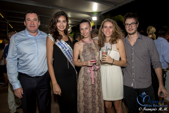 Pascal Turonnet, le directeur du Mercure Créolia, et son équipe avec Ambre N'guyen Pascal Turonnet, le directeur du Mercure Créolia, et son équipe avec Ambre N'guyen