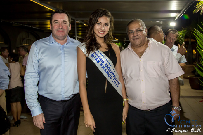 Pascal Turonnet, Ambre N'guyen, et Arzou Mahamadaly, directeur de la Sogecore/Opel, partenaire de Miss Réunion Pascal Turonnet, Ambre N'guyen, et Arzou Mahamadaly, directeur de la Sogecore/Opel, partenaire de Miss Réunion