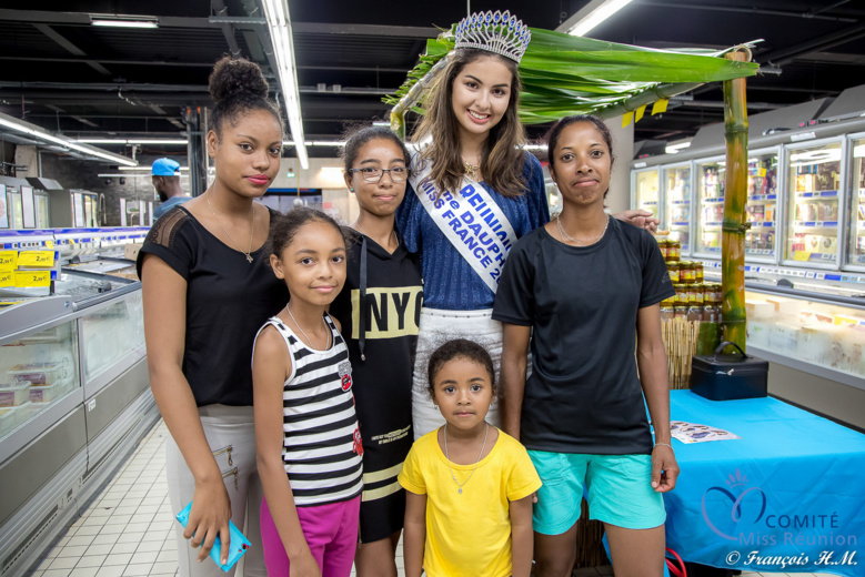 Miss Réunion avec des fans venues de... Mafate!