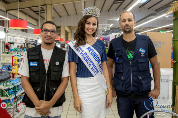 Ambre N'guyen avec Soleil Réunion au Super U de l'Etang-Salé Ambre N'guyen avec Soleil Réunion au Super U de l'Etang-Salé