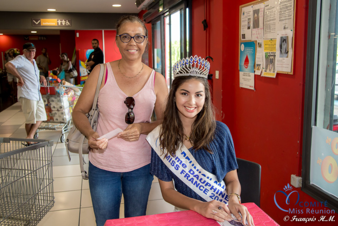 Ambre N'guyen avec Soleil Réunion à Leclerc Ravine des Cabris