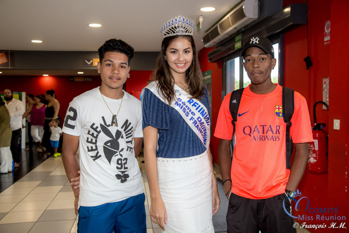 Ambre N'guyen avec Soleil Réunion à Leclerc Ravine des Cabris Ambre N'guyen avec Soleil Réunion à Leclerc Ravine des Cabris