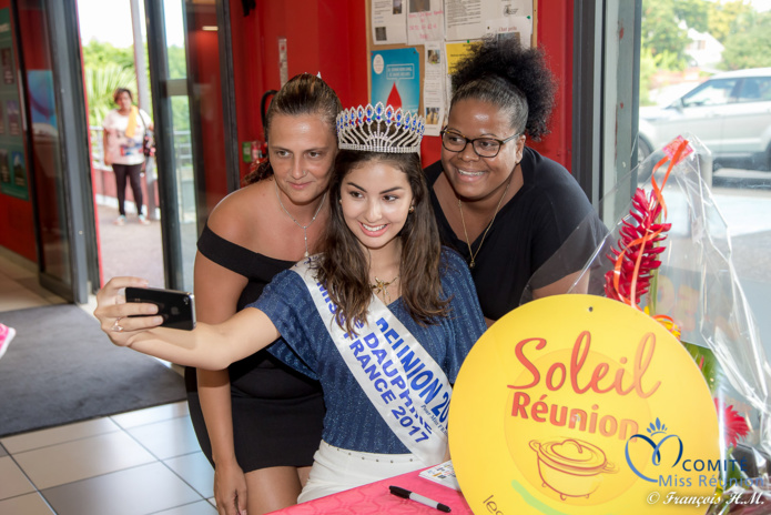 Ambre N'guyen avec Soleil Réunion à Leclerc Ravine des Cabris