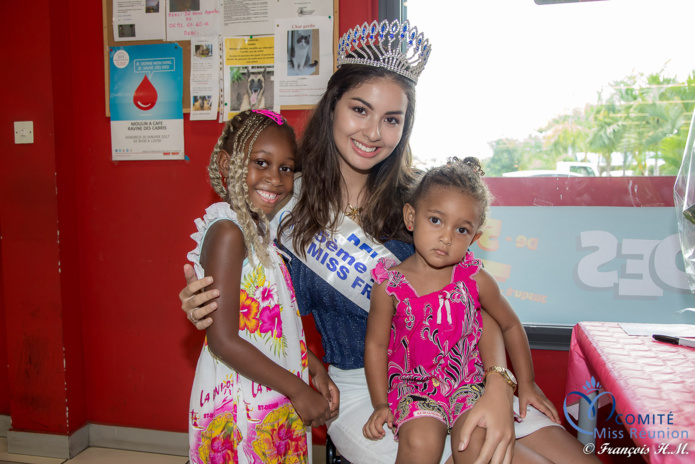 Ambre N'guyen avec Soleil Réunion à Leclerc Ravine des Cabris Ambre N'guyen avec Soleil Réunion à Leclerc Ravine des Cabris