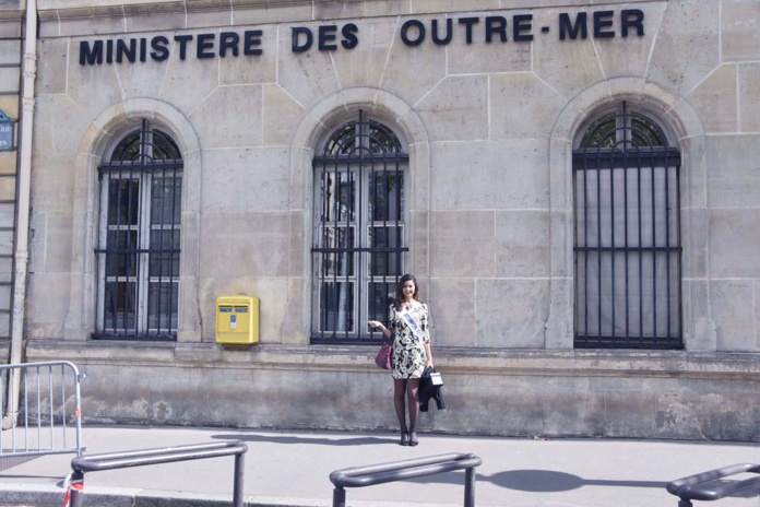Devant le Ministère à Paris...