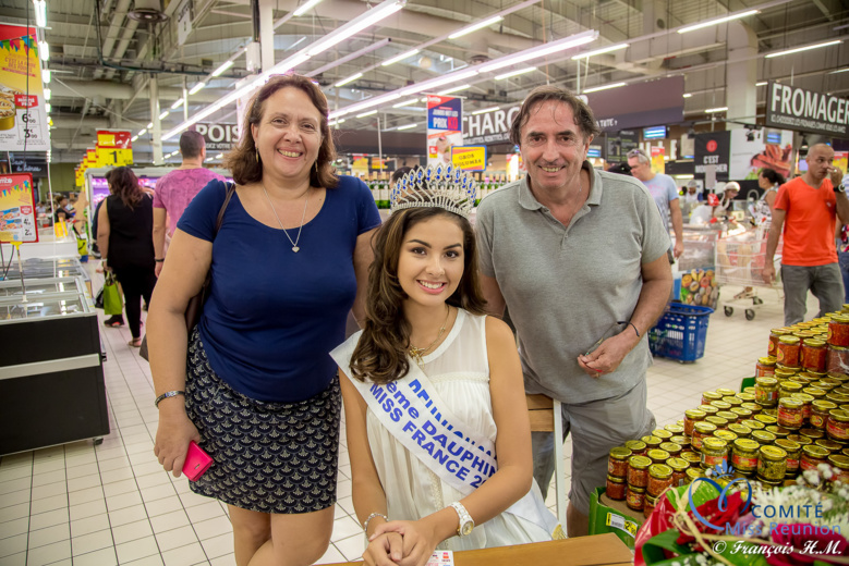 Ambre en dédicaces avec Soleil Réunion au Jumbo Sainte-Marie Ambre en dédicaces avec Soleil Réunion au Jumbo Sainte-Marie