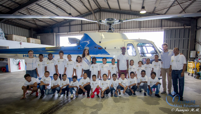 Miss Réunion en hélicoptère avec les enfants de 1000 Sourires Miss Réunion en hélicoptère avec les enfants de 1000 Sourires