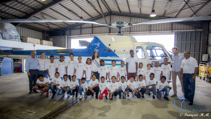 Miss Réunion en hélicoptère avec les enfants de 1000 Sourires Miss Réunion en hélicoptère avec les enfants de 1000 Sourires