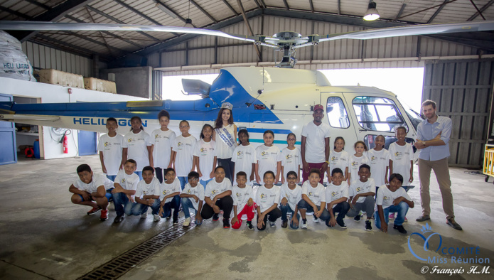 Miss Réunion en hélicoptère avec les enfants de 1000 Sourires Miss Réunion en hélicoptère avec les enfants de 1000 Sourires