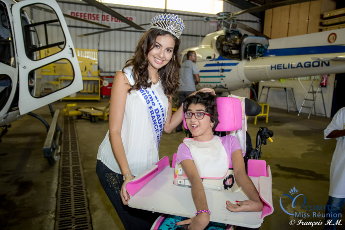 Miss Réunion en hélicoptère avec les enfants de 1000 Sourires