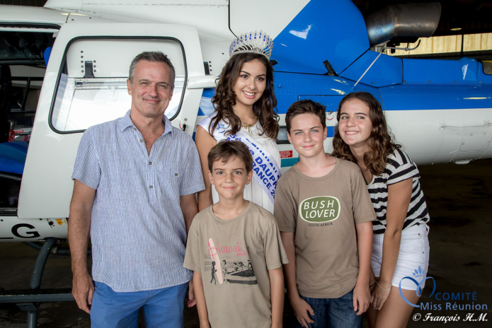 Ambre avec le lieutenant-colonel François Monars, commandant du DA 181, et ses enfants
