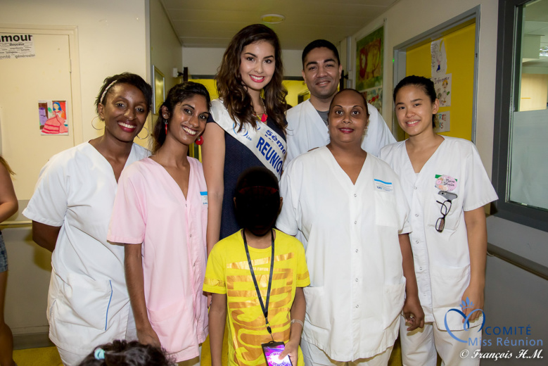 Avec le personnel hospitalier du CHU Félix Guyon