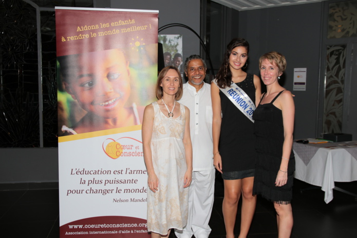 Ambre N'guyen avec l'équipe de Coeur et Conscience: Brenda Guidi, vice-présidente, Amédée Louis-Fernand, président, et Isabelle Bassat, assistante de direction Ambre N'guyen avec l'équipe de Coeur et Conscience: Brenda Guidi, vice-présidente, Amédée Louis-Fernand, président, et Isabelle Bassat, assistante de direction