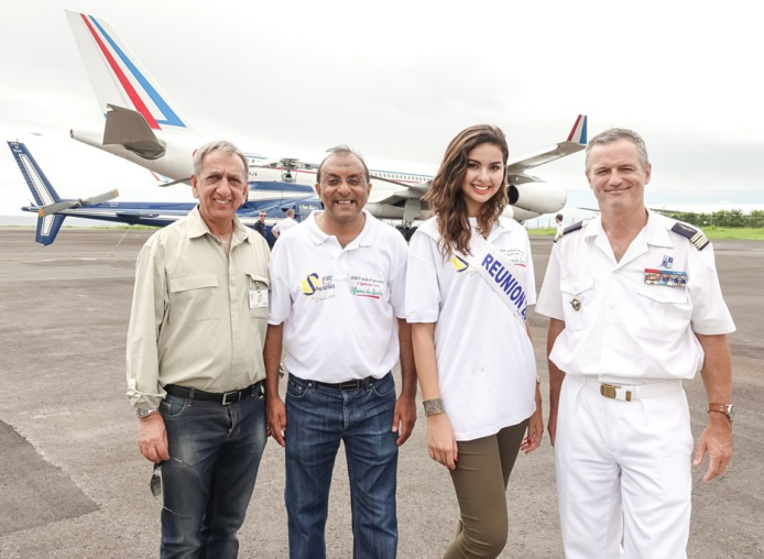 Aziz Patel, Comité Miss Réunion, Ibrahim Ingar, président 1000 Sourires, Ambre N'guyen, et Lieutenant-Colonel François Monard, Commandant du Détachement Air 181 Aziz Patel, Comité Miss Réunion, Ibrahim Ingar, président 1000 Sourires, Ambre N'guyen, et Lieutenant-Colonel François Monard, Commandant du Détachement Air 181