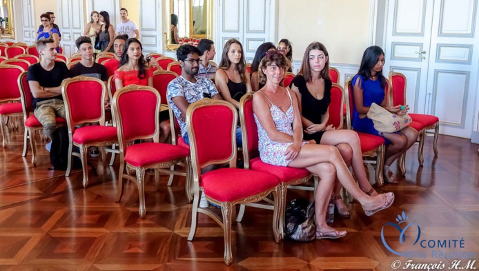 Les jeunes filles sont venues seules ou accompagnées de leurs proches...