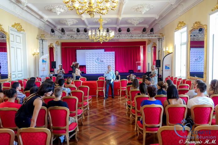 Un lieu prestigieux pour ce casting dionysien... Un lieu prestigieux pour ce casting dionysien...