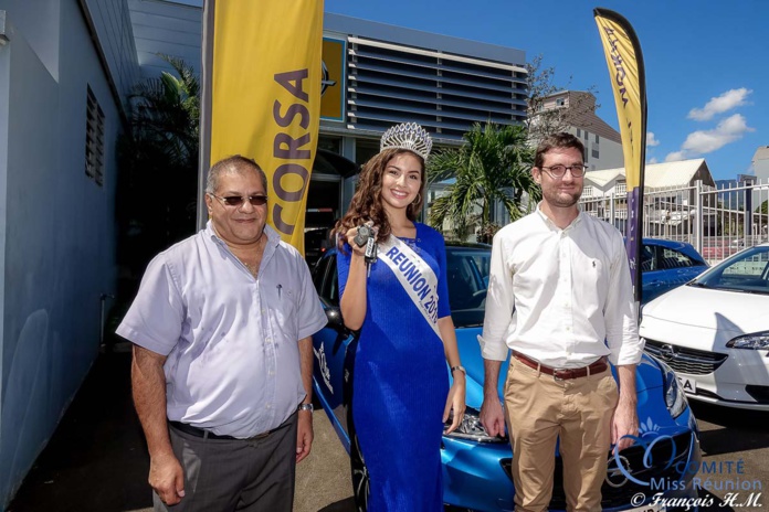 Arzou Mahamadaly, directeur de la Sogecore, Ambre N'guyen, Miss Réunion 2016 et 5ème dauphine Miss France 2017, et Alexis Recipon, directeur commercial Sogecore Arzou Mahamadaly, directeur de la Sogecore, Ambre N'guyen, Miss Réunion 2016 et 5ème dauphine Miss France 2017, et Alexis Recipon, directeur commercial Sogecore