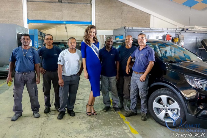 Ambre N'guyen reçoit les clés de sa belle Opel Corsa!