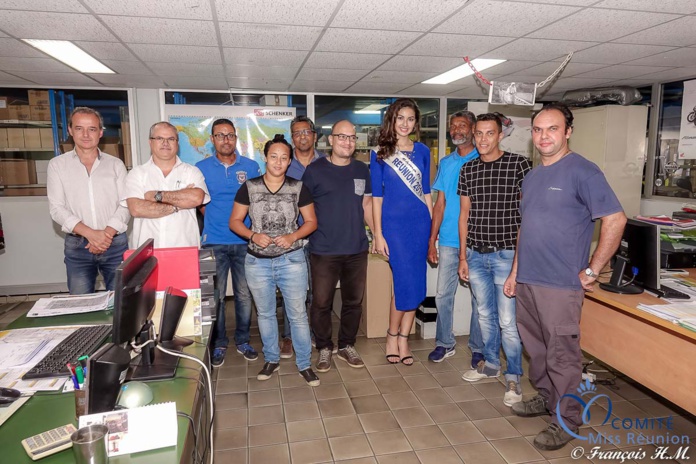 Ambre N'guyen reçoit les clés de sa belle Opel Corsa! Ambre N'guyen reçoit les clés de sa belle Opel Corsa!