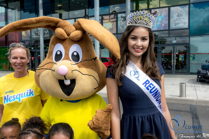 Ambre avec Quicky et Albane Thiriez, responsable marketing Nestlé Réunion Ambre avec Quicky et Albane Thiriez, responsable marketing Nestlé Réunion