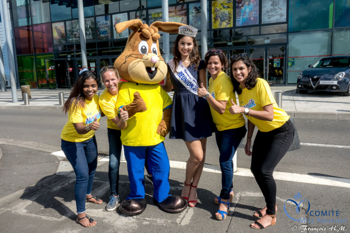L'heureux Quicky entouré de jolies femmes! L'heureux Quicky entouré de jolies femmes!