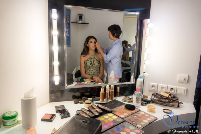 Ambre N'guyen avec Micheline, la maquilleuse d'Antenne Réunion