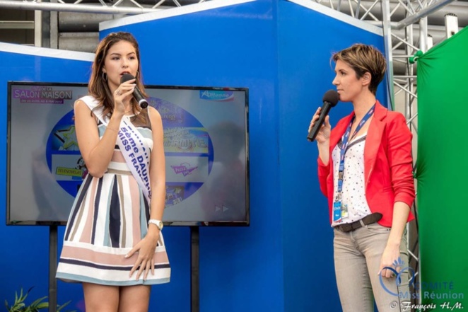 Miss Réunion sur le stand Antenne Réunion au Salon de la Maison