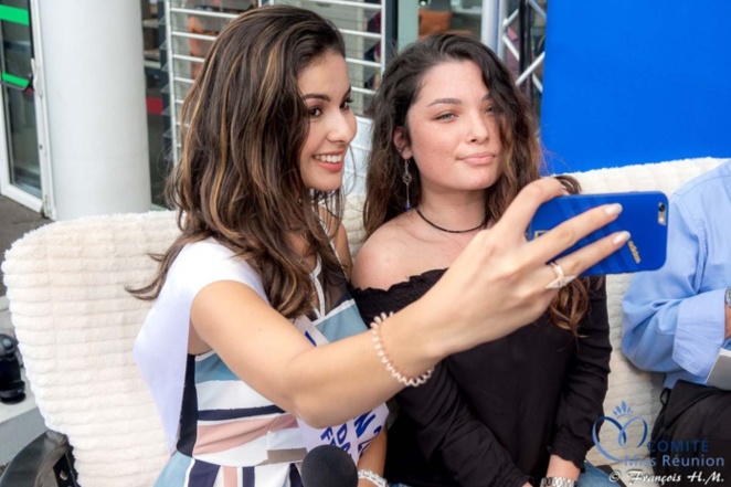 Un selfie avec une jolie fan!
