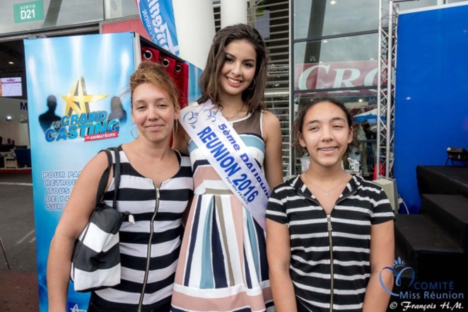 Miss Réunion sur le stand Antenne Réunion au Salon de la Maison