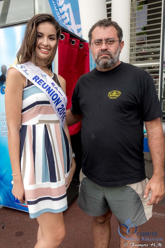 Miss Réunion sur le stand Antenne Réunion au Salon de la Maison